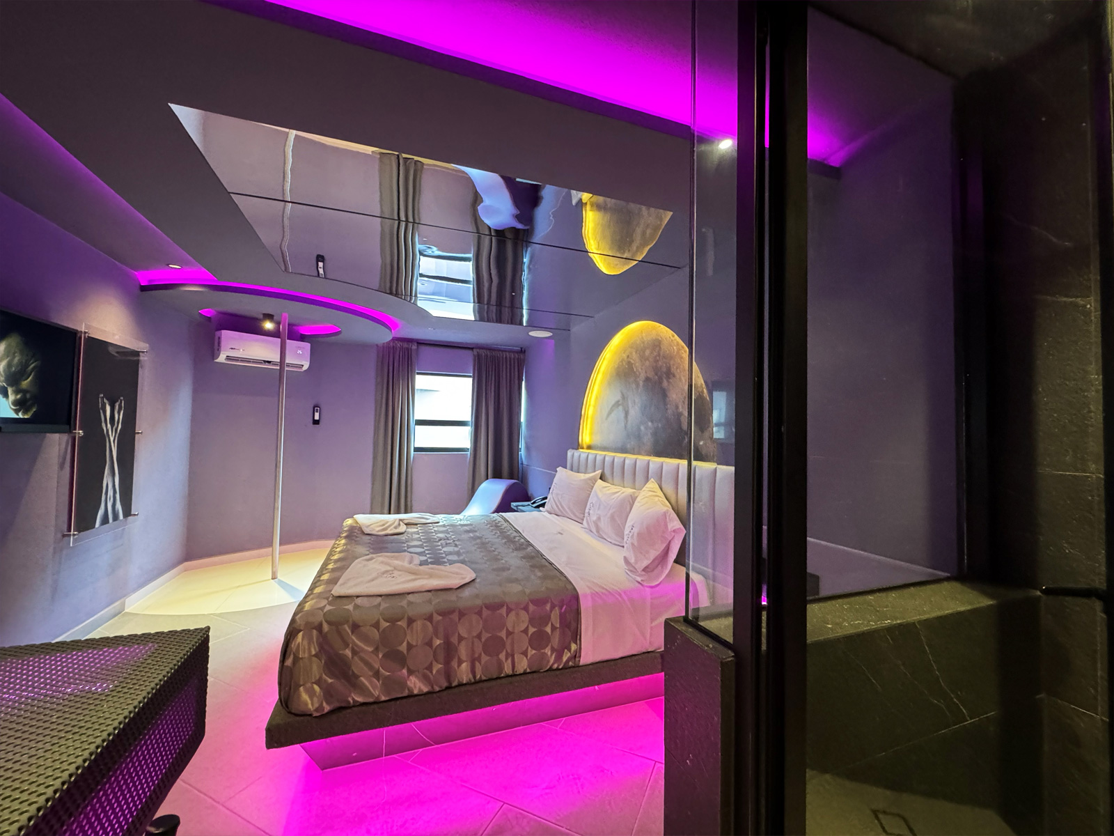 Suite con iluminacion nocturna